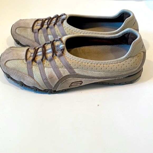 Sketchers Women’s  Slip On Tan Leather Athletic Walk Bike Shoes 6.5 - Picture 3 of 8